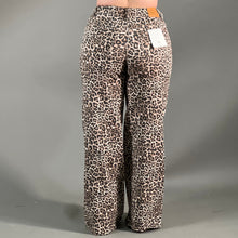 Load image into Gallery viewer, LEOPARD LUXE PANTS
