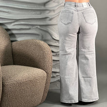 Load image into Gallery viewer, CASPIAN JEANS
