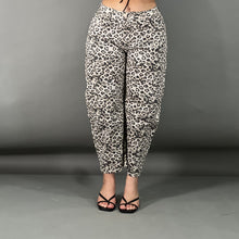 Load image into Gallery viewer, Lupita jeans
