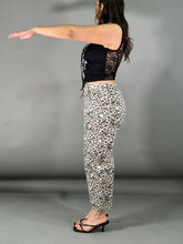 Load image into Gallery viewer, Lupita jeans
