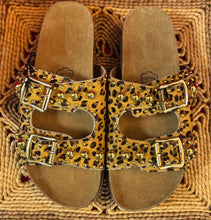 Load image into Gallery viewer, CRUM SANDALS
