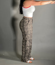 Load image into Gallery viewer, TRENDY PANTS
