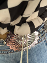 Load image into Gallery viewer, YOSELIN VEST
