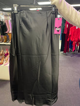 Load image into Gallery viewer, OLVIDO SKIRT
