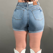 Load image into Gallery viewer, Yuri shorts
