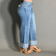 Load image into Gallery viewer, FLETCHER JEANS
