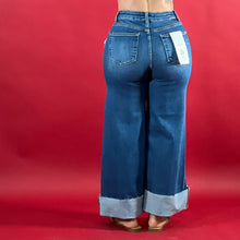 Load image into Gallery viewer, MALIKAI JEANS
